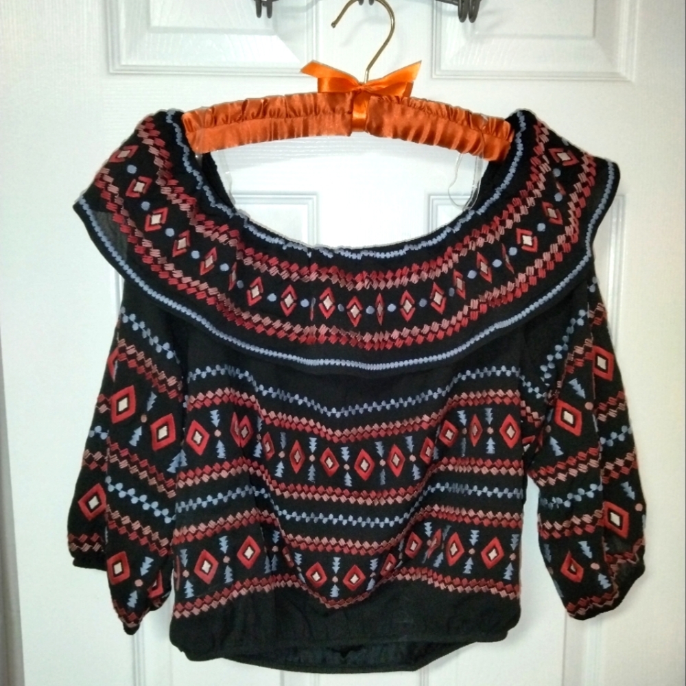 Embroidered Savanna Jane off shoulder top size Large NWT